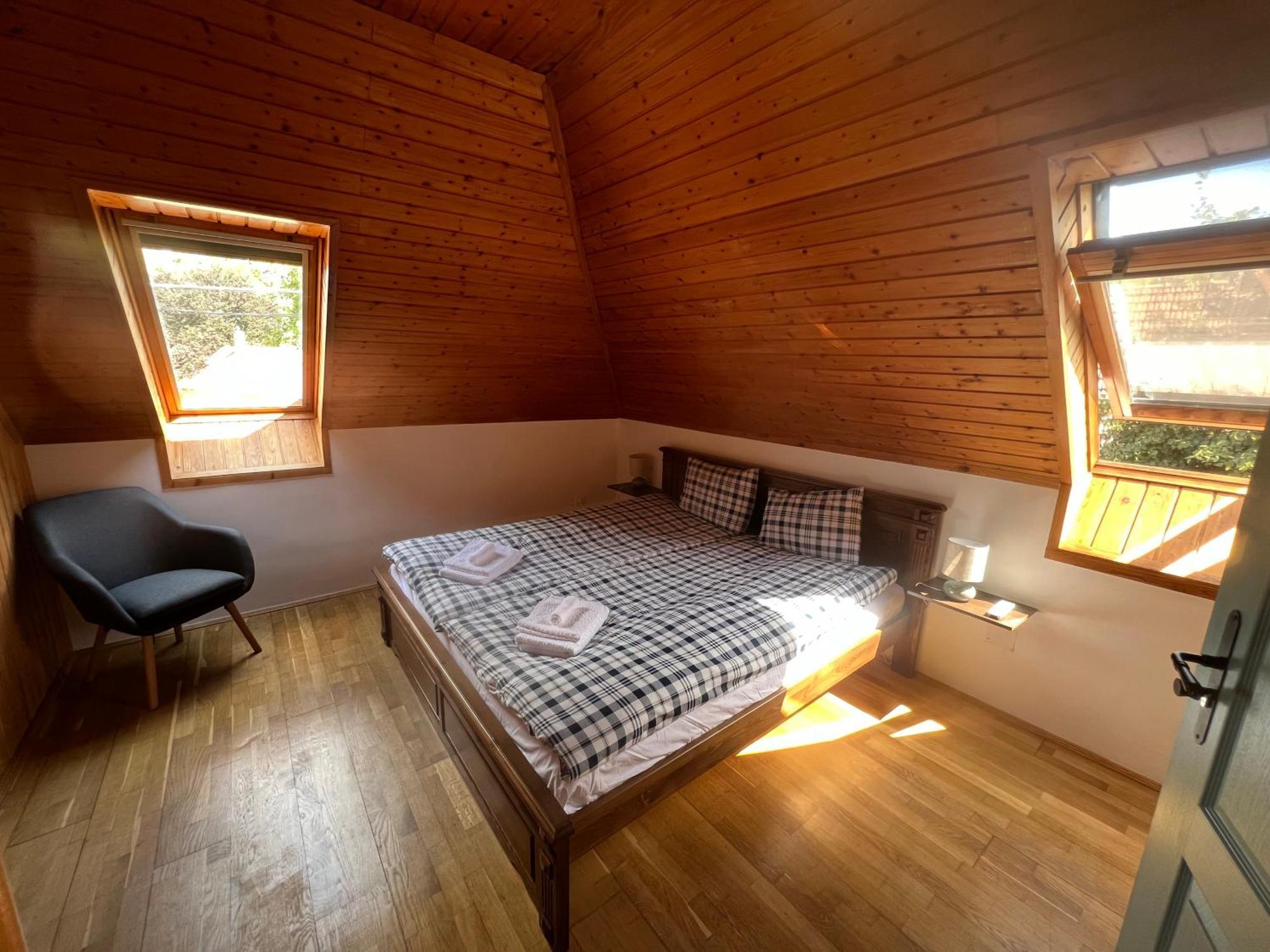 Bor Es Kenyer Hotell Hegymagas Exteriör bild