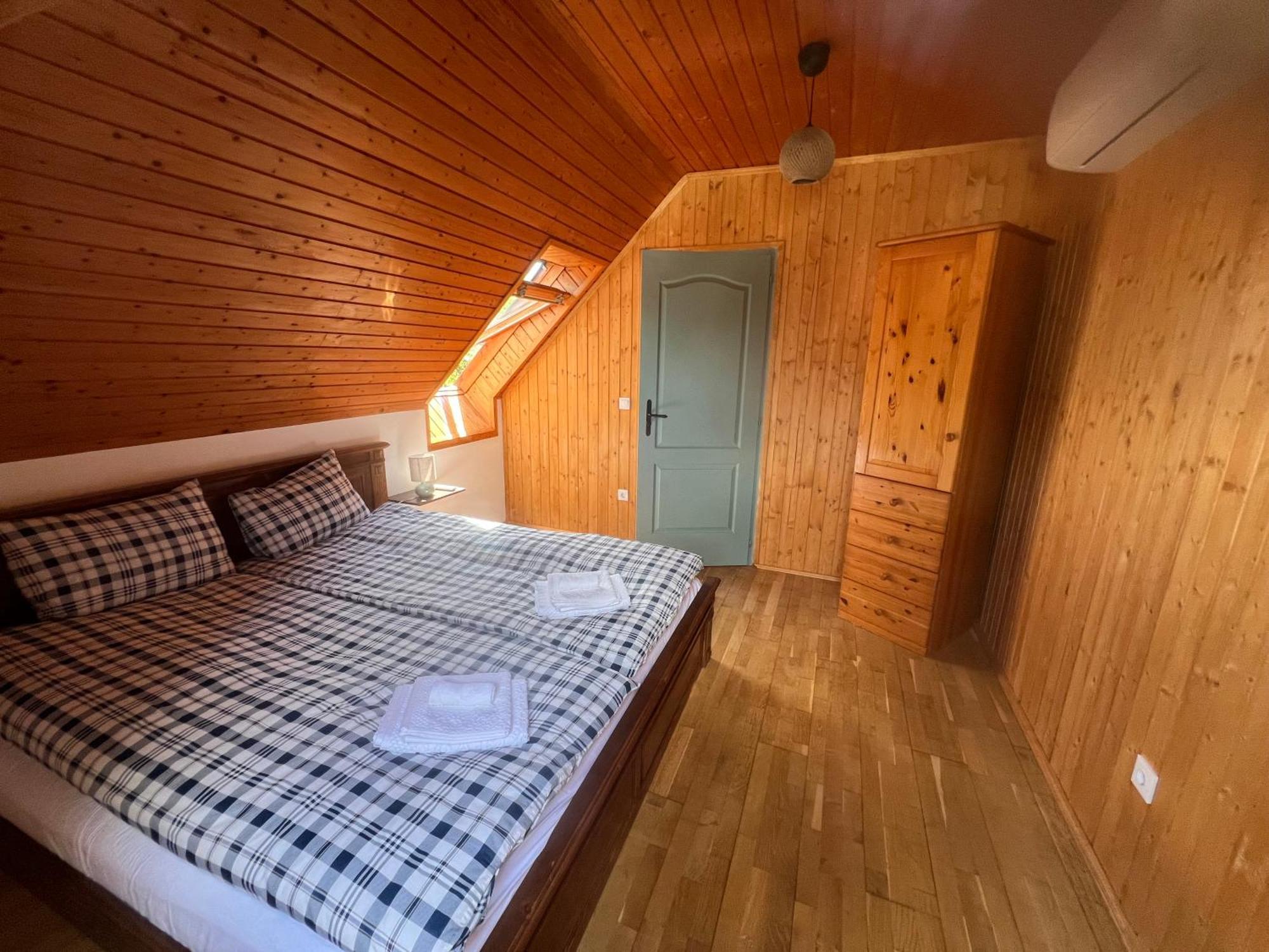 Bor Es Kenyer Hotell Hegymagas Exteriör bild